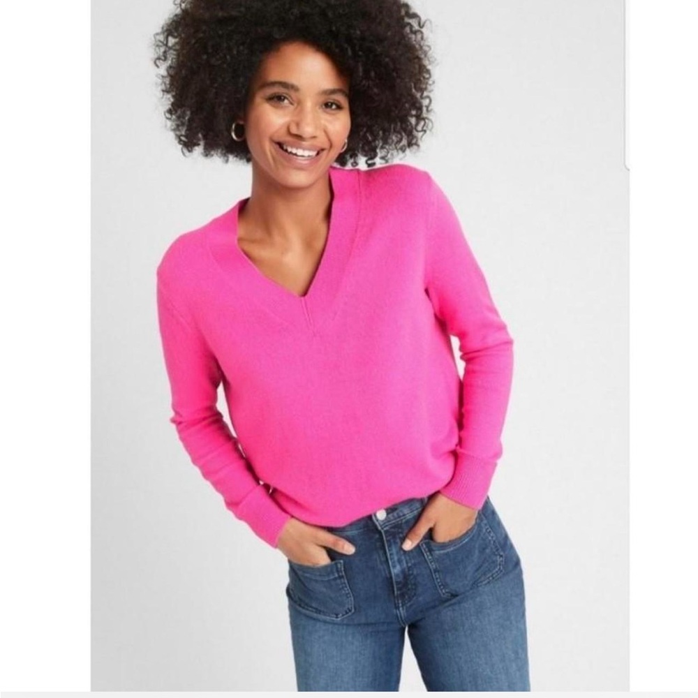 Banana Republic hot pink v neck sweater. size Small.